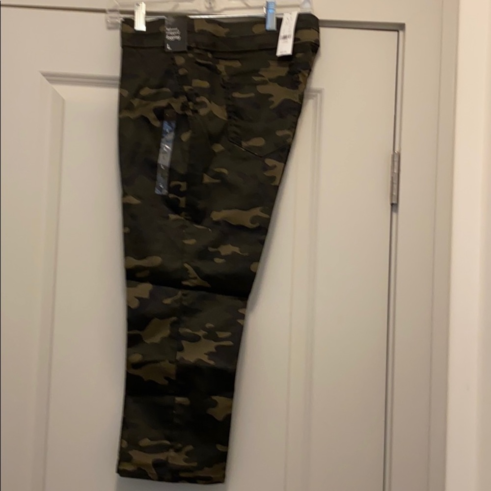New York & Company High waisted cropped leggings